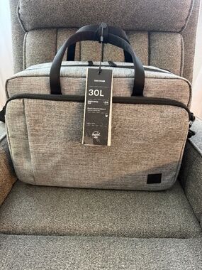 Hershel clam shell laptop personal item bag